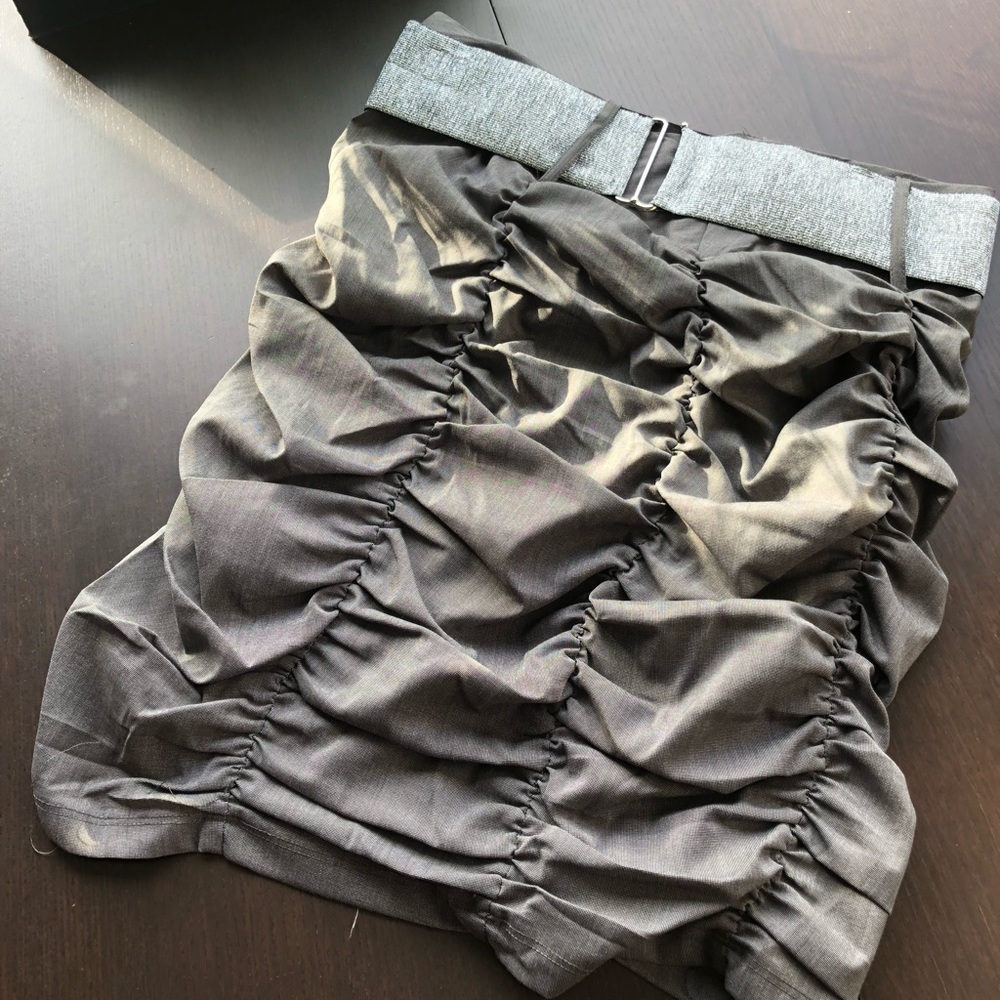 Valid gray scrunched skirt